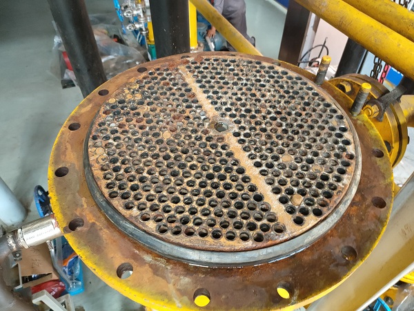 如何针对冷油器管板腐蚀渗漏进行在线治理及防腐保护呢?